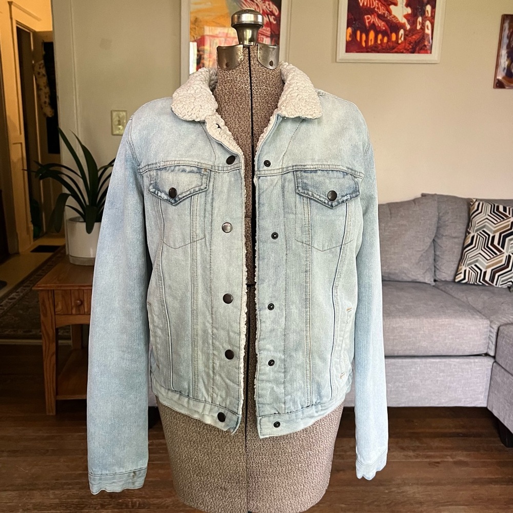 HIGHWAY JEANS - WOMENS - DENIM SHERPA LINED JACKET - MEDIUM